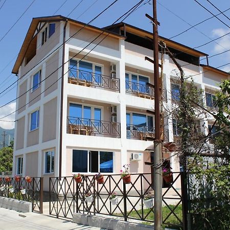 Guest House Zvanba 가그라 외부 사진